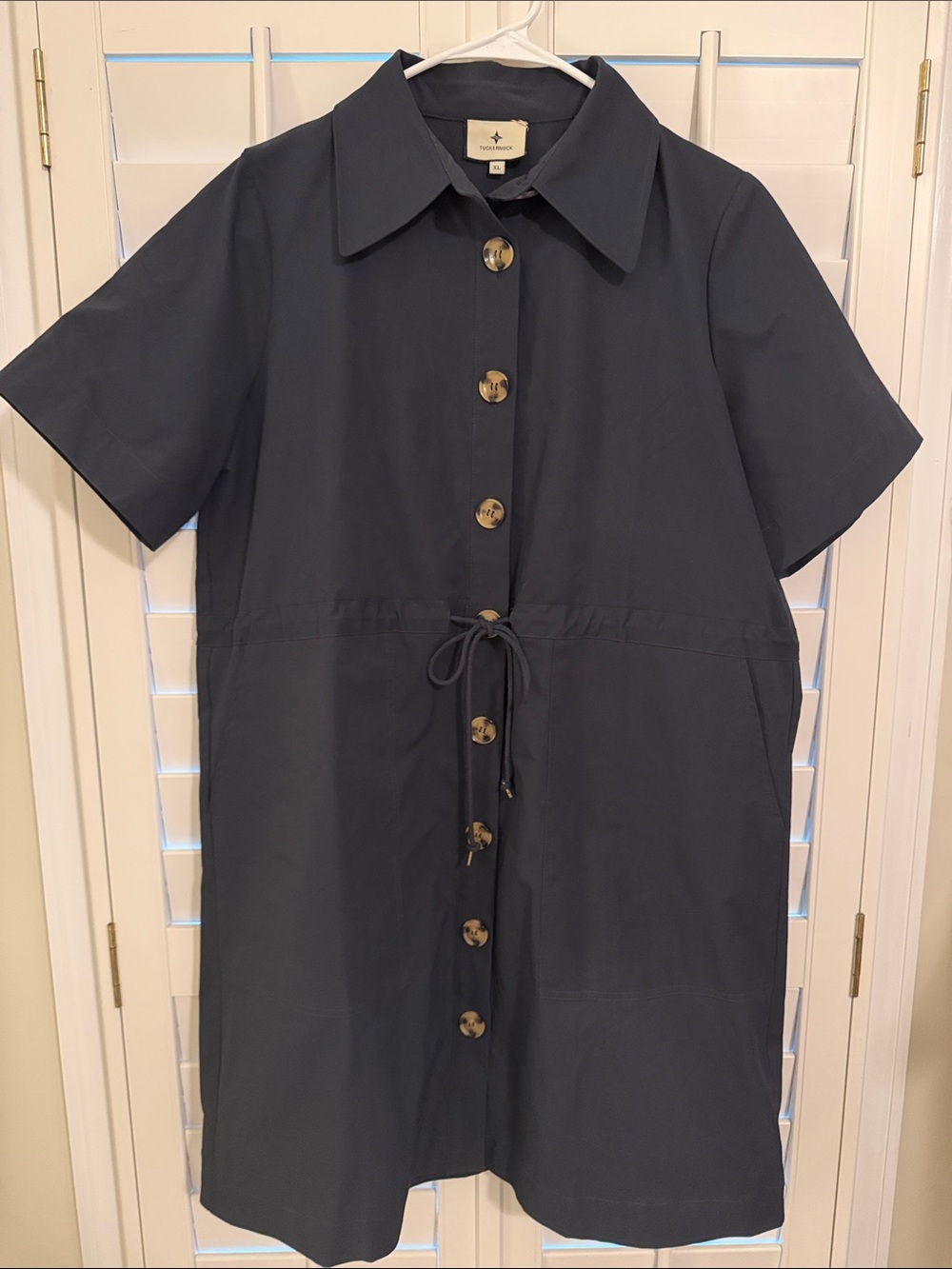 Tuckernuck - Navy Short Sleeve Dress Tortoise Shell buttons